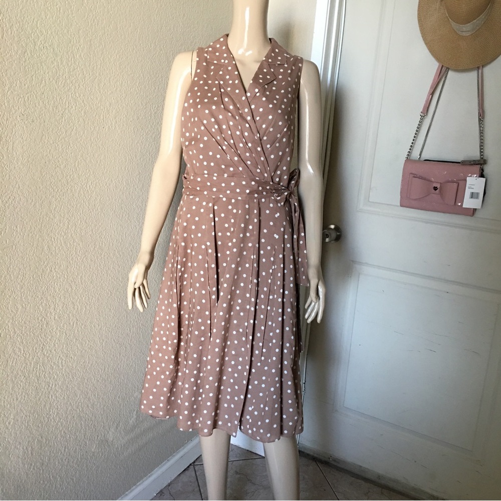 Jones wears dress